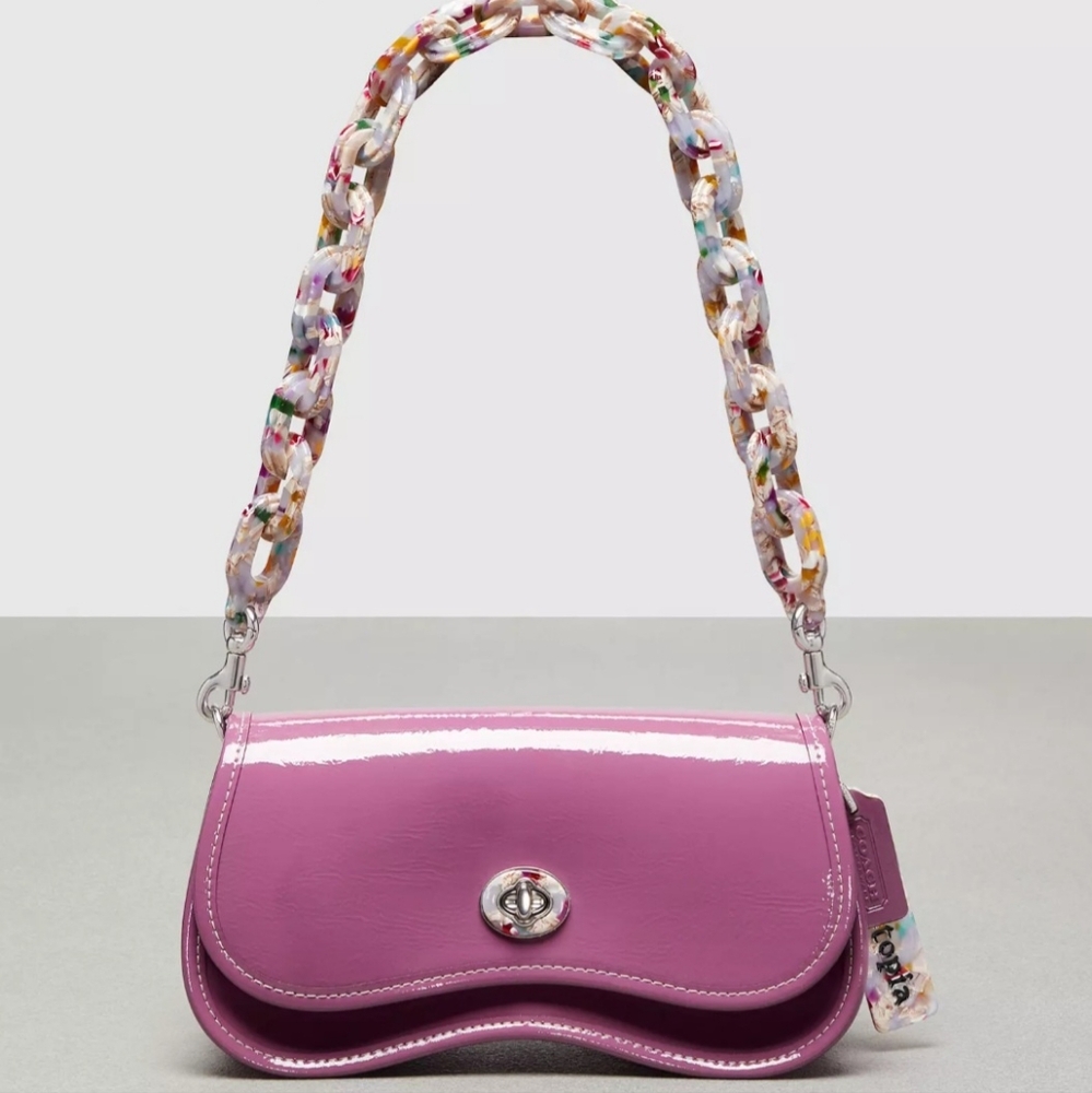 SOLD!! 😍 Nwt Coachtopia Wavy Dinky Bag in patent Coachtopia Lthr 😍